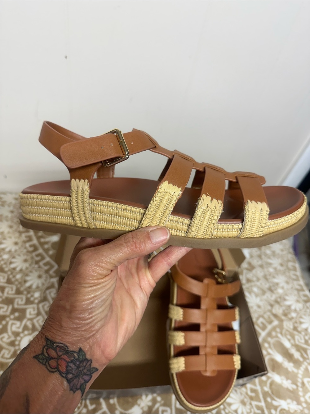 Universal Thread Maverick Tan Brown Gladiator Sandals with Gold Accent - Picture 2 of 9